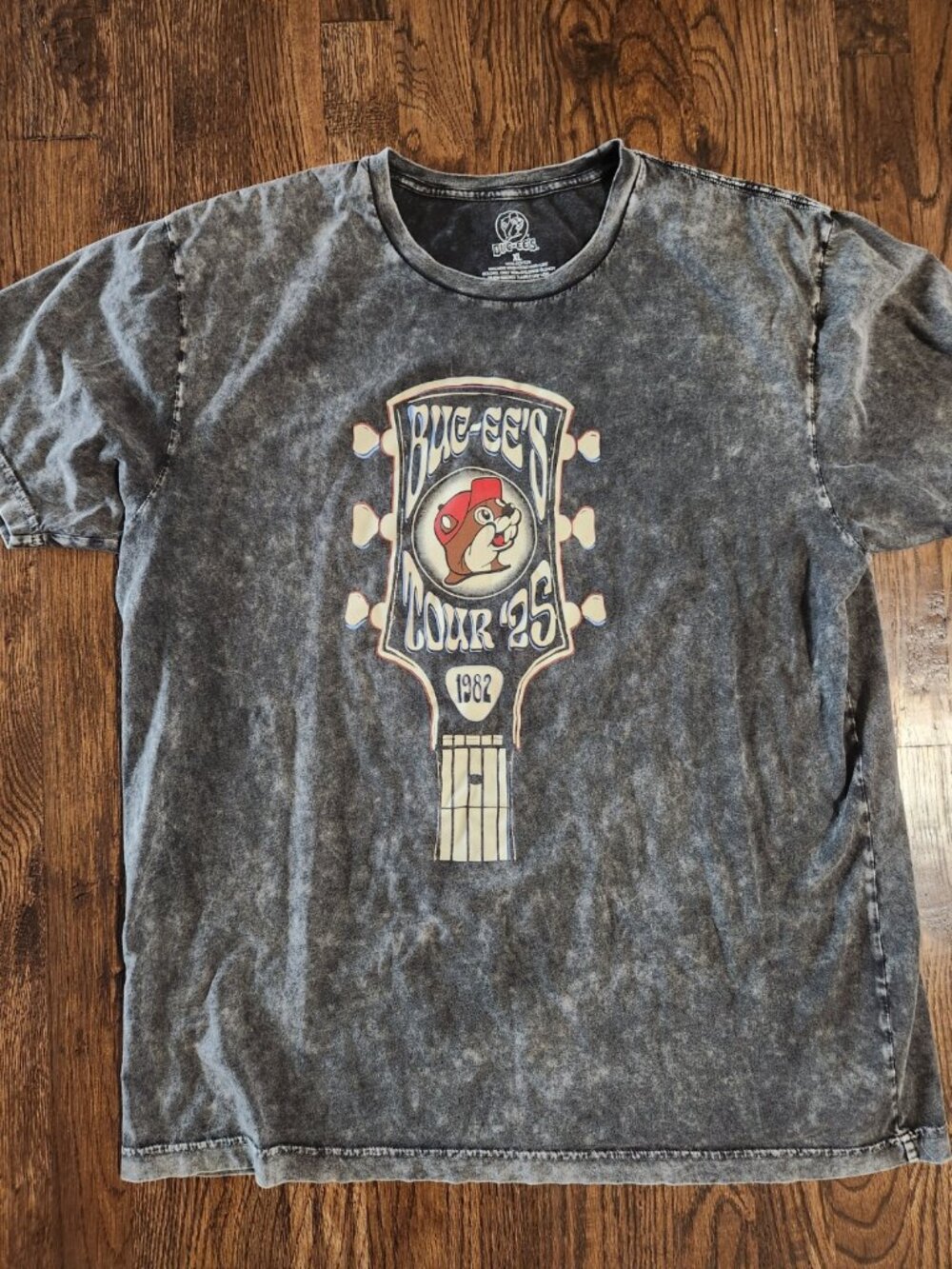 Buc-ee’s 2025 Tour Shirt Short sleeve Cotton Vintage acid-wash finish size XL
